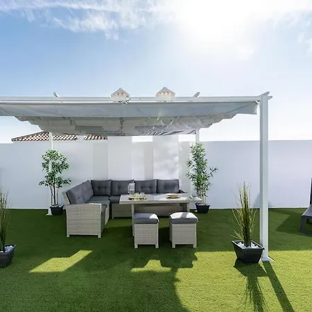 Luxurious Penthouse With Mountain And Sea View 422 公寓