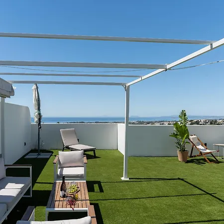 公寓 Luxurious Penthouse With Mountain And Sea View 422 埃斯特波纳