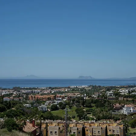 Luxurious Penthouse With Mountain And Sea View 422 * 埃斯特波纳