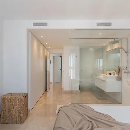 Luxurious Penthouse With Mountain And Sea View 422