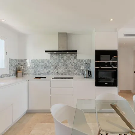 Luxurious Penthouse With Mountain And Sea View 422