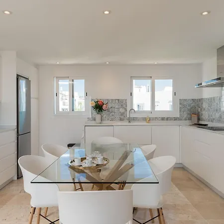 Luxurious Penthouse With Mountain And Sea View 422 شقة