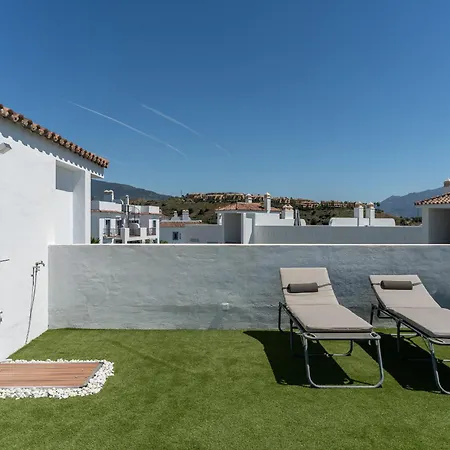 Luxurious Penthouse With Mountain And Sea View 422 شقة إِستيبونا